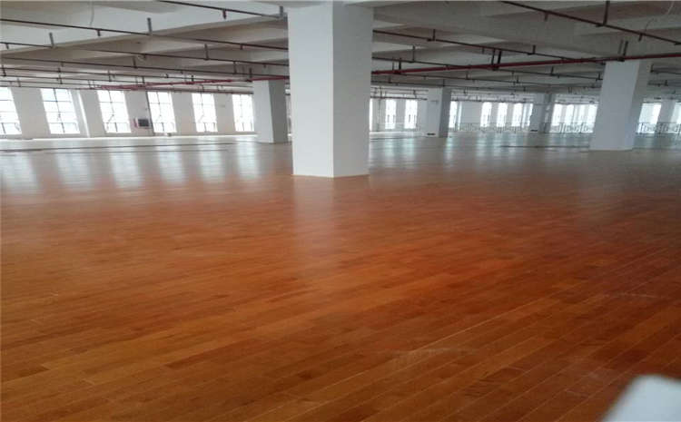 拼裝風雨操場實木地板施工技術(shù)