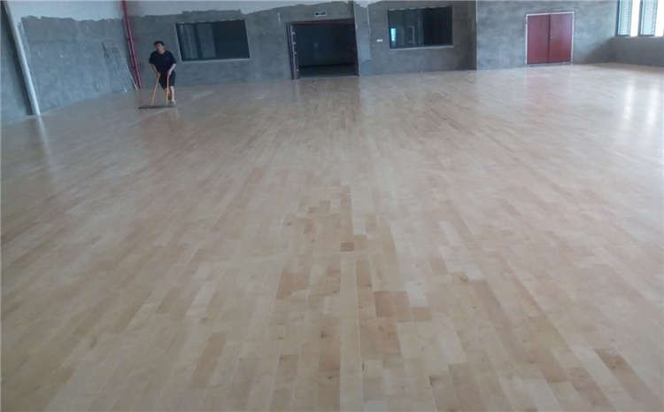 松木籃球場實木地板怎么維修？