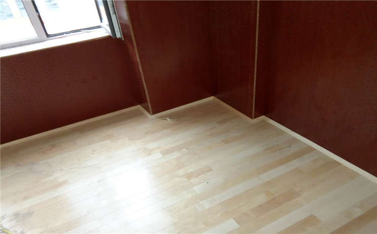 大型風雨操場實木運動地板怎么安裝