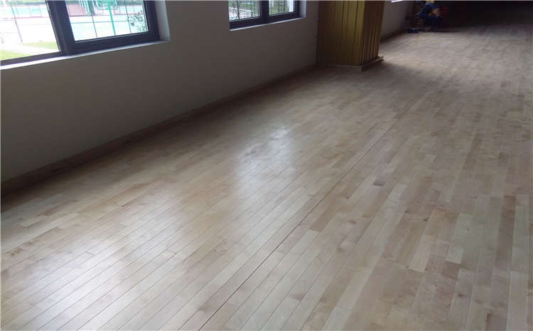 拼裝風雨操場實木地板施工技術(shù)