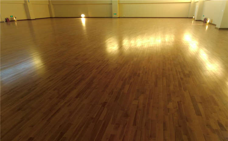 學(xué)校運動籃球地板哪個品牌好?